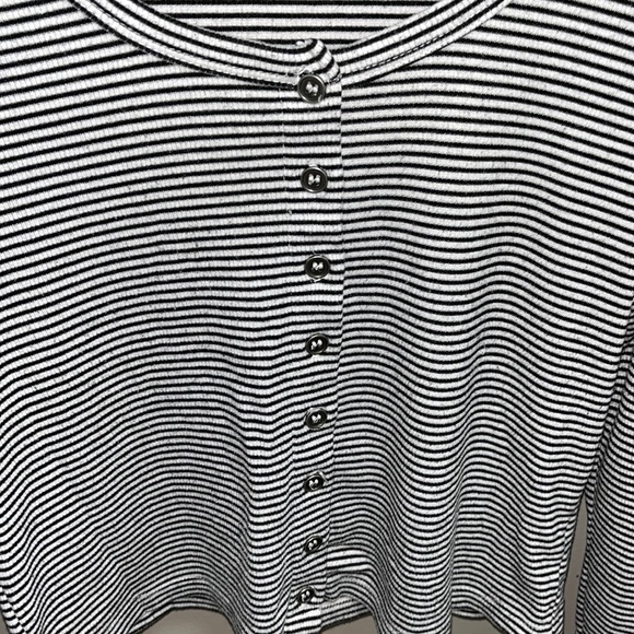 🪻3/$30 Long sleeve crop top!🪻 - Picture 3 of 5